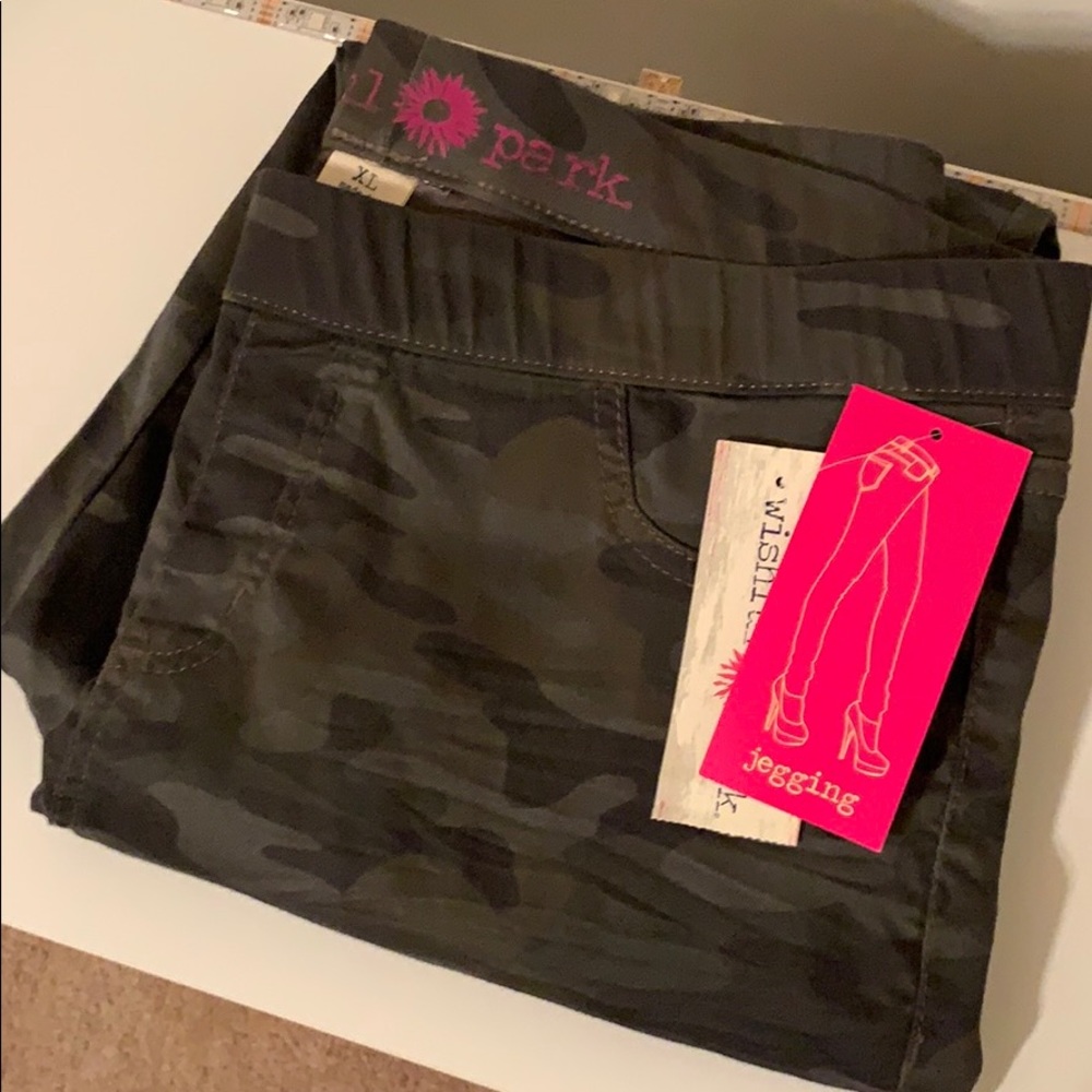 Wishful Park Camo Jeggings💚